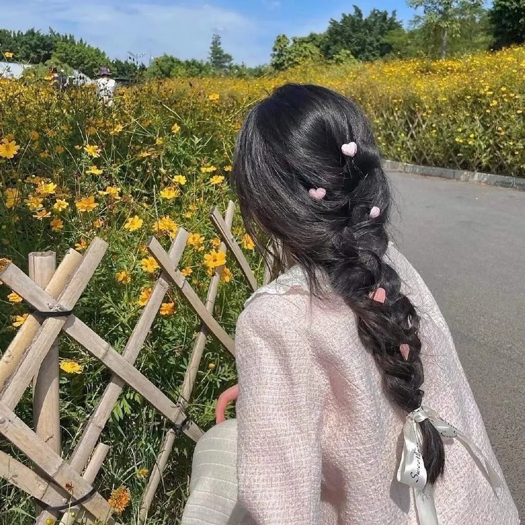 读爱情小说的老人